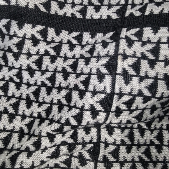 🧡Michael Kors Jet Set Logo Infinity Scarf - Picture 3 of 3